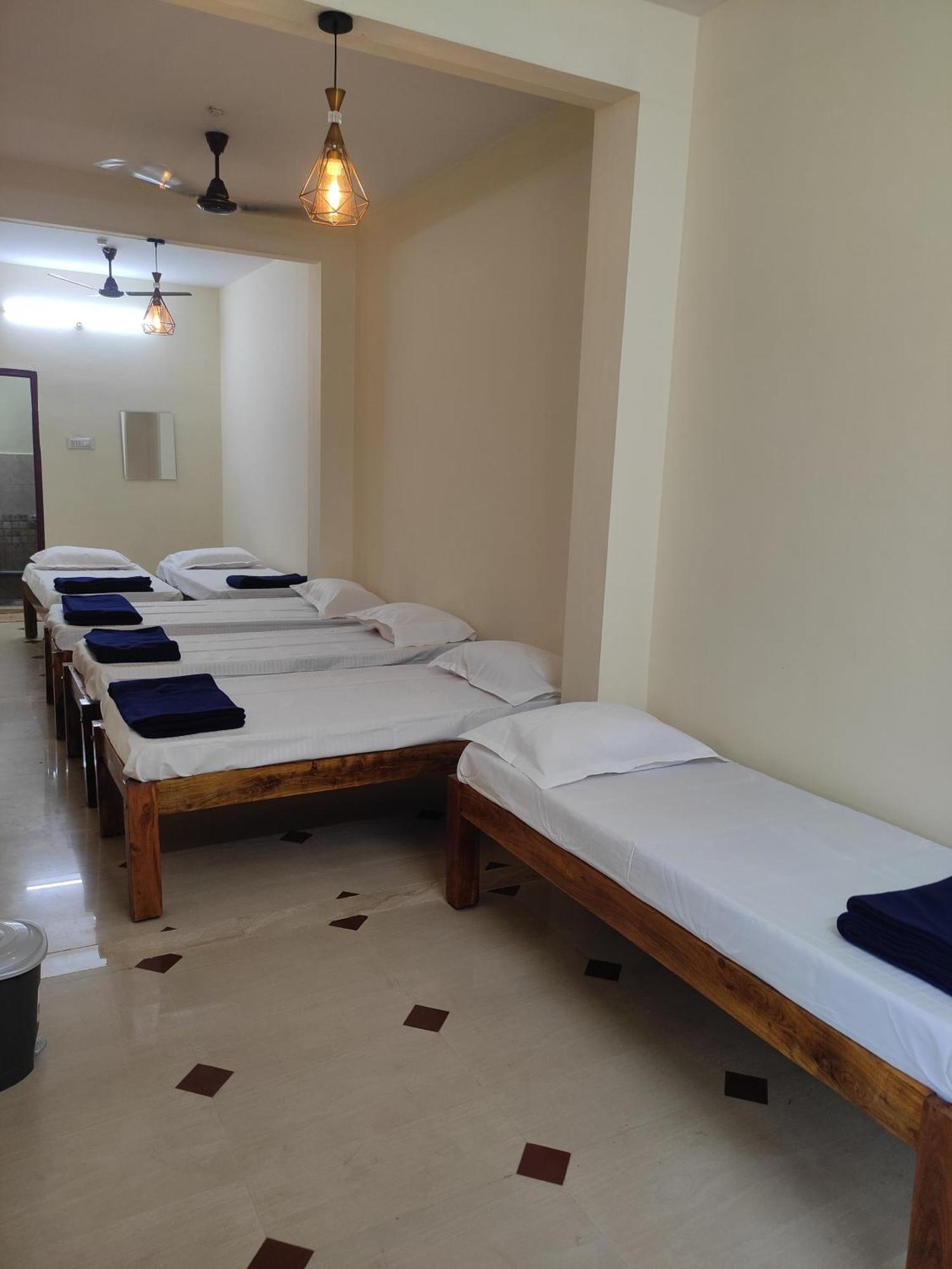 Chikmagalūr Nest Inn Service Rooms מראה חיצוני תמונה